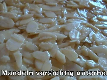 Bienenstich mit Sahnefüllung - Rezept - Bild Nr. 7