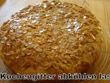 Bienenstich mit Sahnefüllung - Rezept - Bild Nr. 10