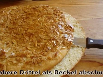 Bienenstich mit Sahnefüllung - Rezept - Bild Nr. 11