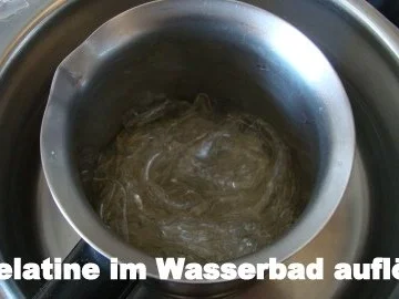 Bienenstich mit Sahnefüllung - Rezept - Bild Nr. 12