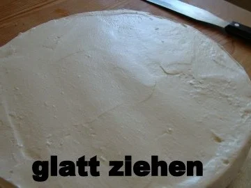 Bienenstich mit Sahnefüllung - Rezept - Bild Nr. 16