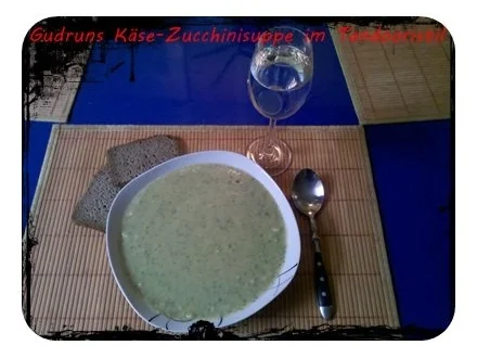 Rezept: Suppe: Käse-Zucchinisuppe Bild Nr. 8 Suppe: Käse-Zucchinisuppe - Rezept - Bild Nr. 8