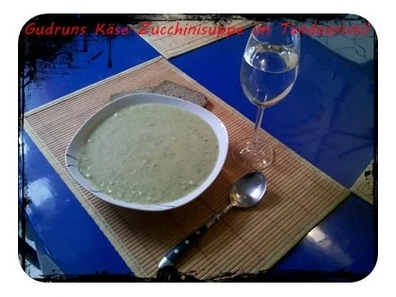 Rezept: Suppe: Käse-Zucchinisuppe Bild Nr. 9 Suppe: Käse-Zucchinisuppe - Rezept - Bild Nr. 9