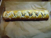 Sonntagshefekuchen mit einer Mohn-Marzipan Füllung - Rezept