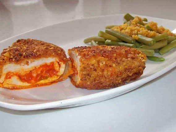 Rezept: Würzige Hähnchenbrustfilets mit Chorizo-Füllung und grünen Bohnen Würzige Hähnchenbrustfilets mit Chorizo-Füllung und grünen Bohnen - Rezept