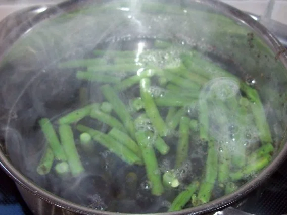 Rezept: Würzige Hähnchenbrustfilets mit Chorizo-Füllung und grünen Bohnen Bild Nr. 10 Würzige Hähnchenbrustfilets mit Chorizo-Füllung und grünen Bohnen - Rezept - Bild Nr. 10