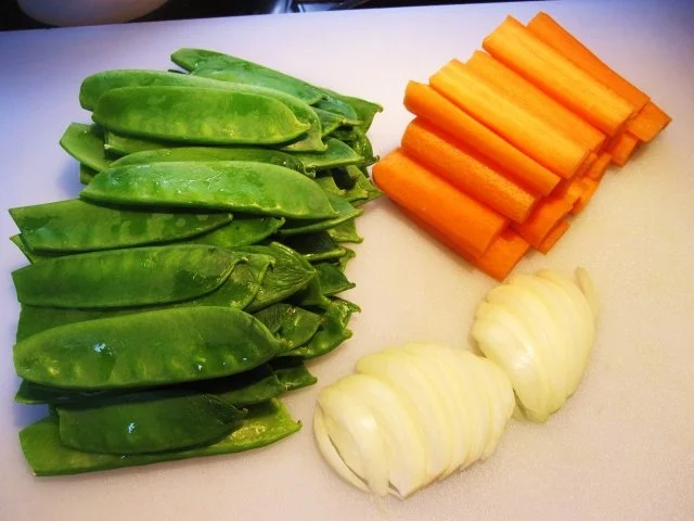 Kaiserschoten mit zarten Möhrchen in Käsesoße - Rezept - Bild Nr. 3