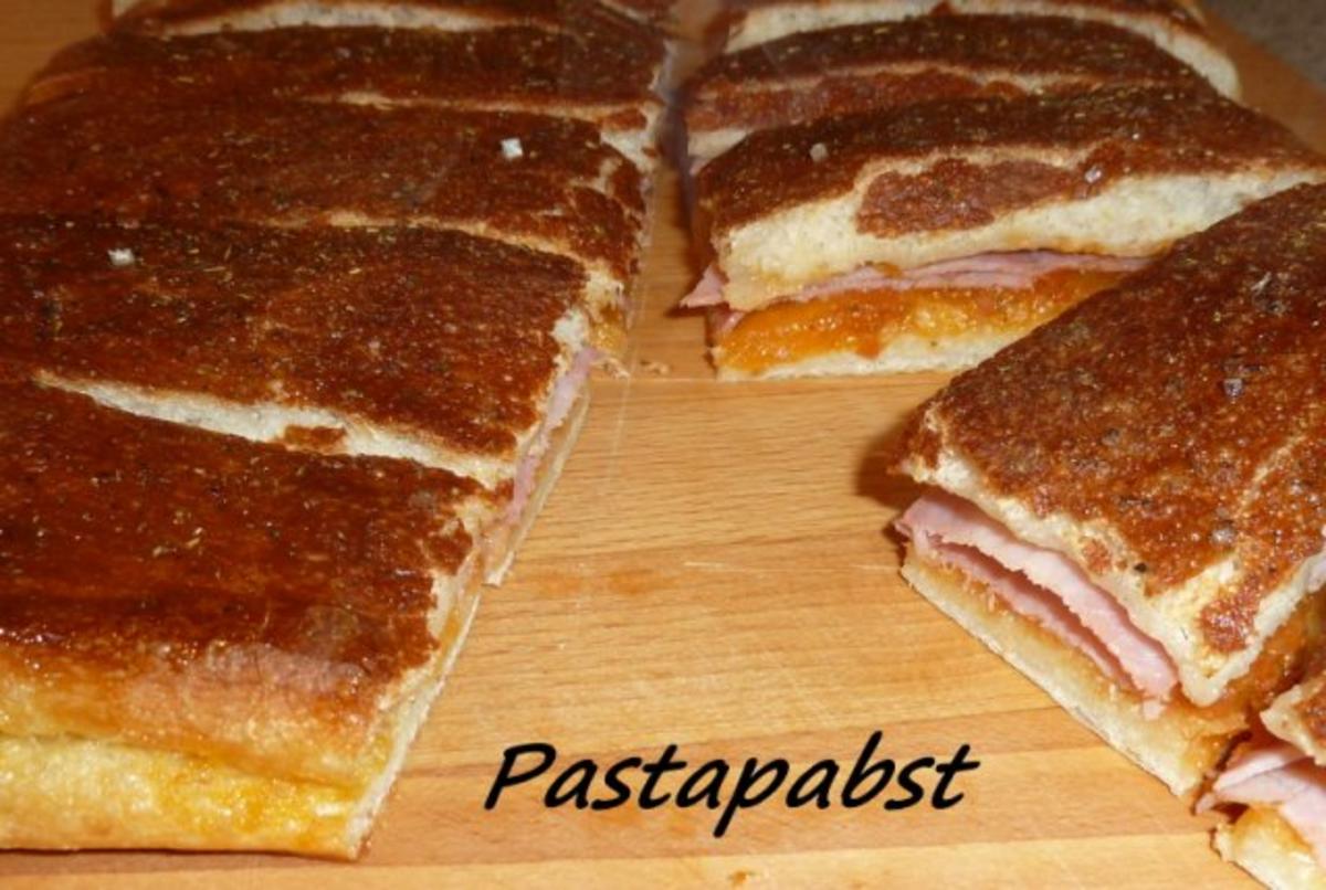 Focaccia Streifen mit Schinken - Rezept - kochbar.de