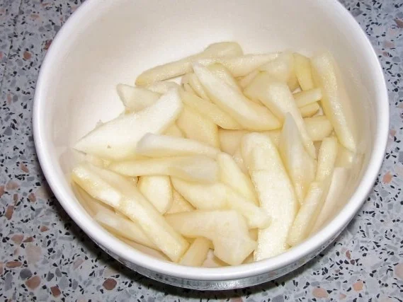 Rezept: Würziges Kartoffel-Birnen-Gratin mit Gorgonzola Bild Nr. 3 Würziges Kartoffel-Birnen-Gratin mit Gorgonzola - Rezept - Bild Nr. 3