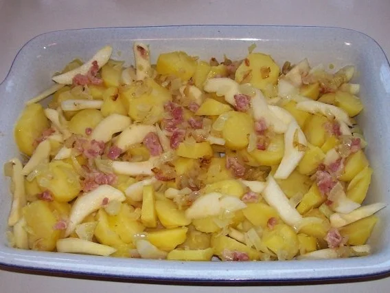 Rezept: Würziges Kartoffel-Birnen-Gratin mit Gorgonzola Bild Nr. 5 Würziges Kartoffel-Birnen-Gratin mit Gorgonzola - Rezept - Bild Nr. 5