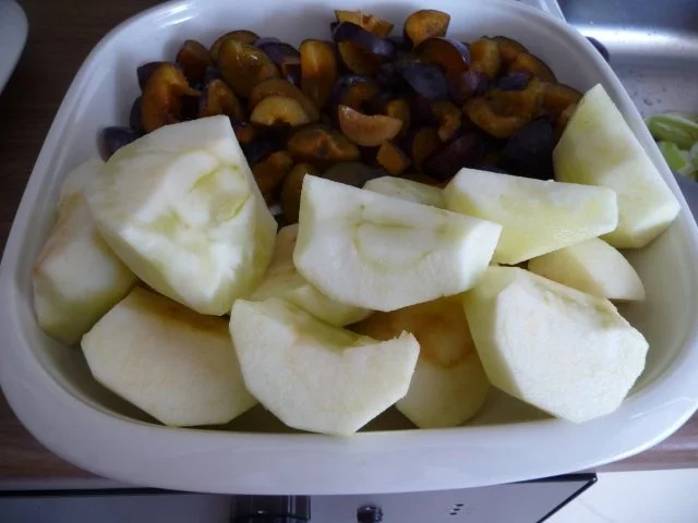 Dessert : Fifty Fifty +++ Pflaumen / Apfel - Crumbel mit Vanilleeis - Rezept - Bild Nr. 5