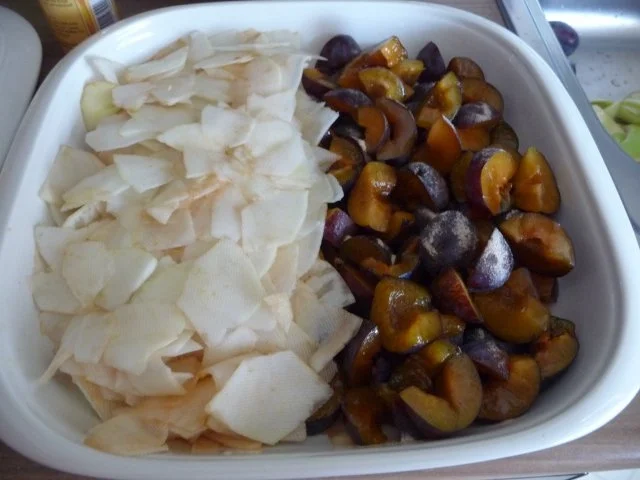 Dessert : Fifty Fifty +++ Pflaumen / Apfel - Crumbel mit Vanilleeis - Rezept - Bild Nr. 7