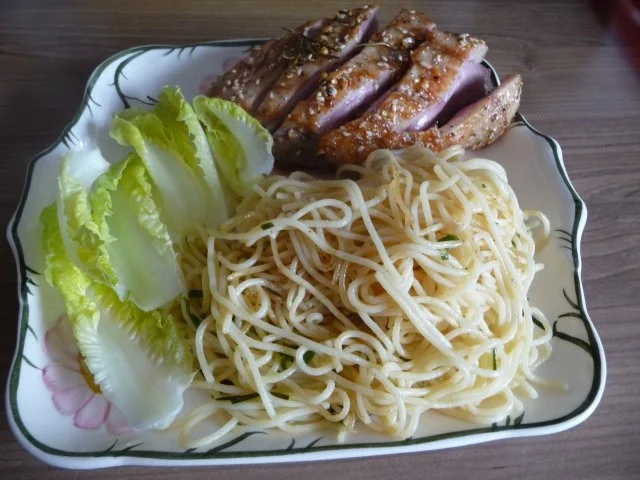 Rezept: Geflügel : Entenbrust an gebutterten Spaghetti Bild Nr. 12 Geflügel : Entenbrust an gebutterten Spaghetti - Rezept - Bild Nr. 12