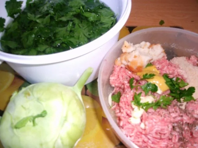 Bouletten mit Petersiliensosse und gebratenem Kohlrabigemüse - Rezept - Bild Nr. 2