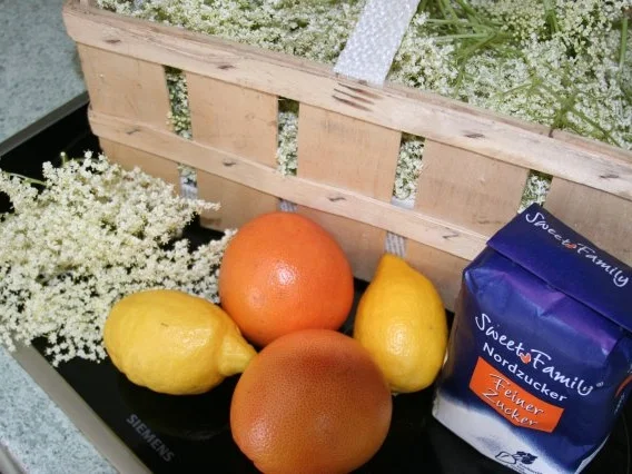 Holunderblütensirup mit Grapefruit - Rezept