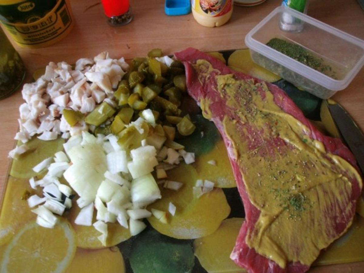 Rotweinrouladen vom Rind und Schwein mit Speckrotkohl und Semmelknödel - Rezept - Bild Nr. 4