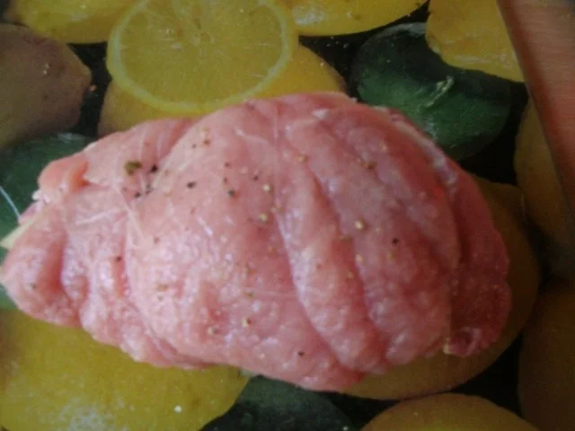 Rezept: Rotweinrouladen vom Rind und Schwein mit Speckrotkohl und Semmelknödel Bild Nr. 5 Rotweinrouladen vom Rind und Schwein mit Speckrotkohl und Semmelknödel - Rezept - Bild Nr. 5