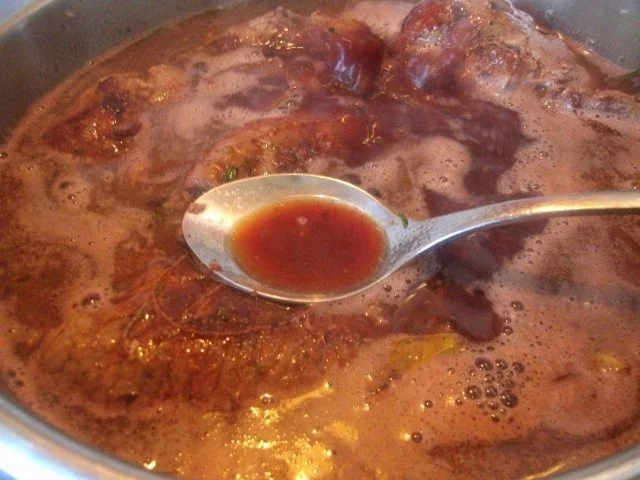 Rezept: Rotweinrouladen vom Rind und Schwein mit Speckrotkohl und Semmelknödel Bild Nr. 12 Rotweinrouladen vom Rind und Schwein mit Speckrotkohl und Semmelknödel - Rezept - Bild Nr. 12