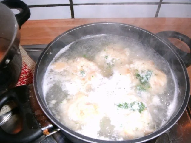 Rezept: Rotweinrouladen vom Rind und Schwein mit Speckrotkohl und Semmelknödel Bild Nr. 20 Rotweinrouladen vom Rind und Schwein mit Speckrotkohl und Semmelknödel - Rezept - Bild Nr. 20