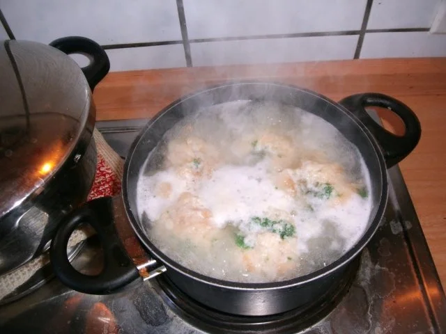 Rezept: Rotweinrouladen vom Rind und Schwein mit Speckrotkohl und Semmelknödel Bild Nr. 22 Rotweinrouladen vom Rind und Schwein mit Speckrotkohl und Semmelknödel - Rezept - Bild Nr. 22