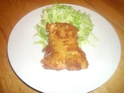 Fischfilet im Knuspermantel (mit grünem Salat) - Rezept