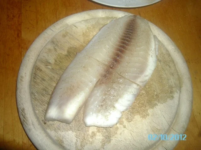 Fischfilet im Knuspermantel (mit grünem Salat) - Rezept - Bild Nr. 2