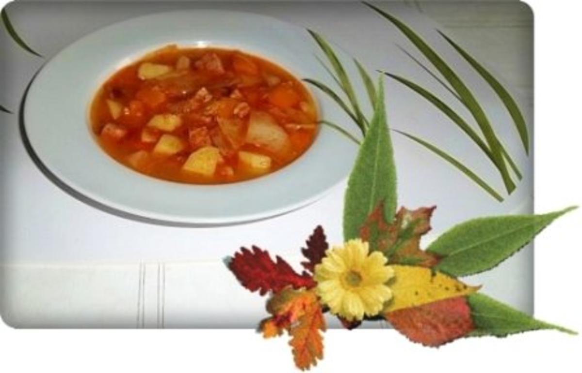 Herbstlicher Gemüseeintopf mit Kohl und Würstchen - Rezept