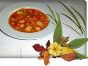 Herbstlicher Gemüseeintopf mit Kohl und Würstchen - Rezept