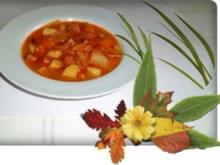 Herbstlicher Gemüseeintopf mit Kohl und Würstchen - Rezept