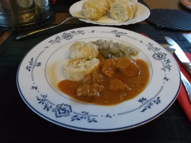 Gulasch in Wacholderrahm - Rezept