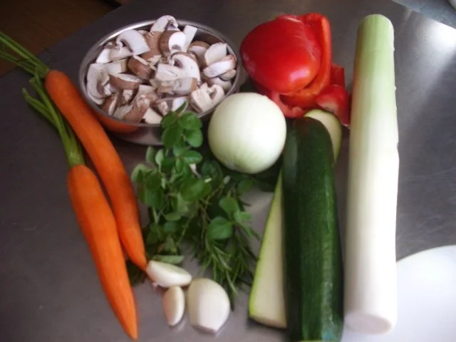 Rezept: Hähnchenkeulen auf Gmüse im Römertopf mit Federweißen Bild Nr. 2 Hähnchenkeulen auf Gmüse im Römertopf mit Federweißen - Rezept - Bild Nr. 2