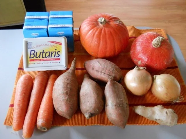 Rezept: Kürbiscremesuppe mit Süsskartoffeln Bild Nr. 2 Kürbiscremesuppe mit Süsskartoffeln - Rezept - Bild Nr. 2