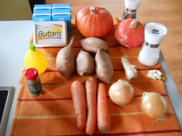 Rezept: Kürbiscremesuppe mit Süsskartoffeln Bild Nr. 3 Kürbiscremesuppe mit Süsskartoffeln - Rezept - Bild Nr. 3