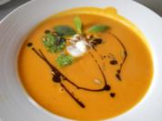 Kürbiscremesuppe mit Süsskartoffeln - Rezept