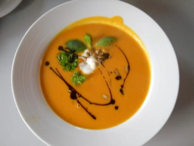 Rezept: Kürbiscremesuppe mit Süsskartoffeln Bild Nr. 8 Kürbiscremesuppe mit Süsskartoffeln - Rezept - Bild Nr. 8