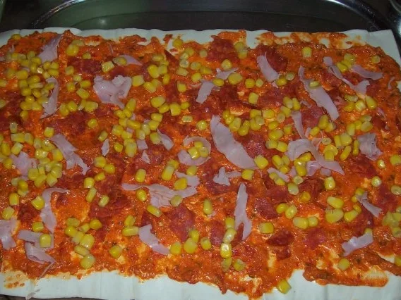 Snack/Vorspeise: Würzige Blätterteigschnecken mit Mandel-Paprika-Paste und zweierlei Käse - Rezept - Bild Nr. 4