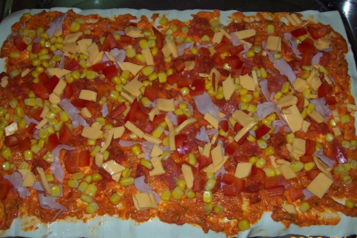 Snack/Vorspeise: Würzige Blätterteigschnecken mit Mandel-Paprika-Paste und zweierlei Käse - Rezept - Bild Nr. 5