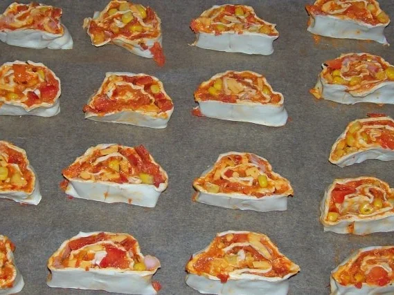 Snack/Vorspeise: Würzige Blätterteigschnecken mit Mandel-Paprika-Paste und zweierlei Käse - Rezept - Bild Nr. 8