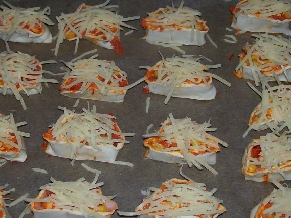 Snack/Vorspeise: Würzige Blätterteigschnecken mit Mandel-Paprika-Paste und zweierlei Käse - Rezept - Bild Nr. 9