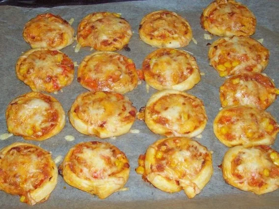 Snack/Vorspeise: Würzige Blätterteigschnecken mit Mandel-Paprika-Paste und zweierlei Käse - Rezept - Bild Nr. 10