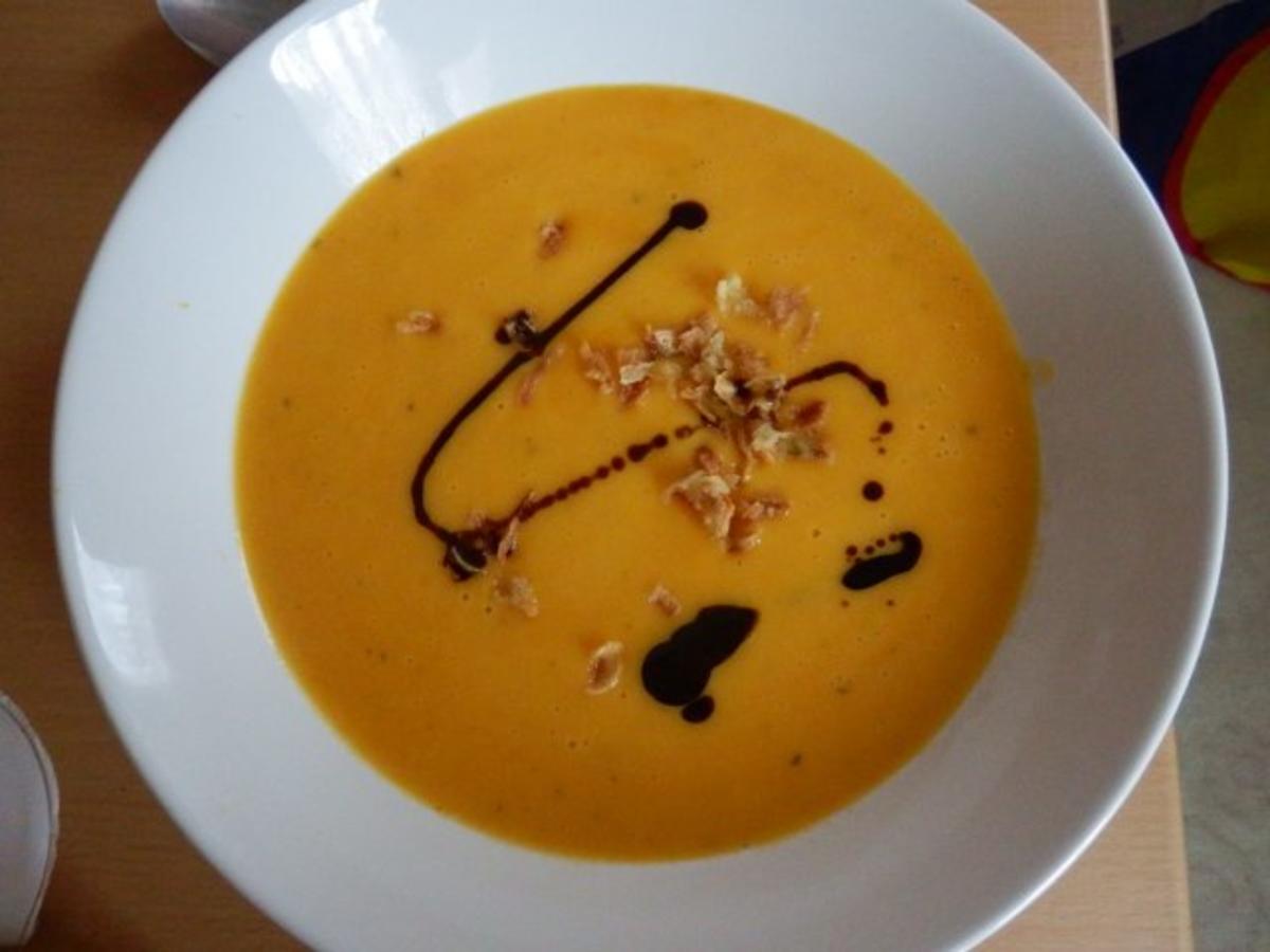 Butternut Kürbis Suppe mit Kartoffeln - Rezept mit Bild - kochbar.de