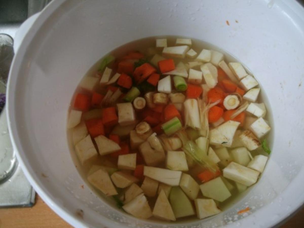 Gemüsewürstchenpfanne mit Kartoffelselleriestampf - Rezept - Bild Nr. 3