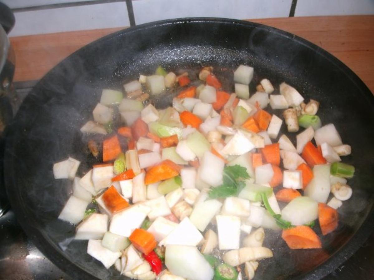 Gemüsewürstchenpfanne mit Kartoffelselleriestampf - Rezept - Bild Nr. 5