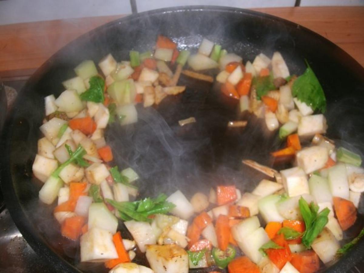 Gemüsewürstchenpfanne mit Kartoffelselleriestampf - Rezept - Bild Nr. 7