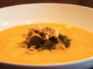 Kürbissuppe mit Zimt, Sternanis, Amaretti und Salbei - Rezept