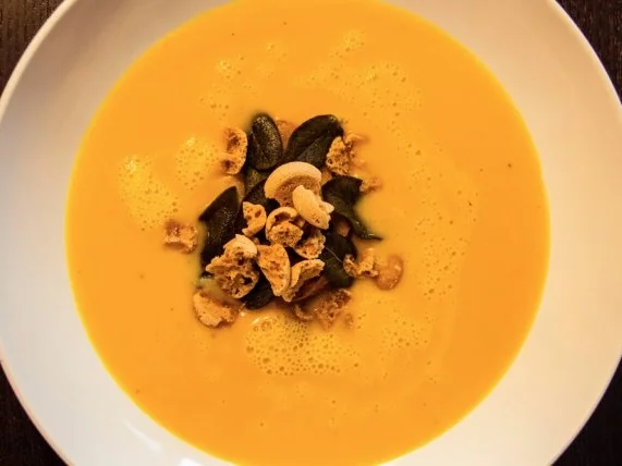 Kürbissuppe mit Zimt, Sternanis, Amaretti und Salbei - Rezept - Bild Nr. 3