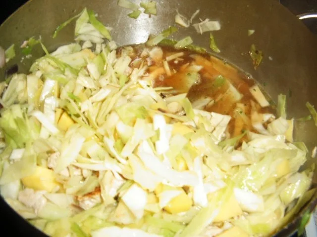 Rezept: Hähnchen-Kraut-Schmorpfanne Bild Nr. 7 Hähnchen-Kraut-Schmorpfanne - Rezept - Bild Nr. 7