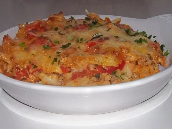 Rezept: Gemüse-Nudel-Gratin mit Thunfisch und Zitronen-Frischkäse-Soße Gemüse-Nudel-Gratin mit Thunfisch und Zitronen-Frischkäse-Soße - Rezept