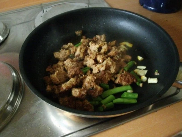 Rezept: verschärfte Hackfleischpfanne mit Bohnen - Paprika und Erbsen Bild Nr. 7 verschärfte Hackfleischpfanne mit Bohnen - Paprika und Erbsen - Rezept - Bild Nr. 7