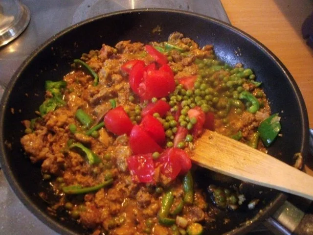 Rezept: verschärfte Hackfleischpfanne mit Bohnen - Paprika und Erbsen Bild Nr. 12 verschärfte Hackfleischpfanne mit Bohnen - Paprika und Erbsen - Rezept - Bild Nr. 12